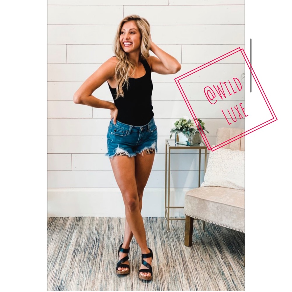 RESTOCK! Aria Peek-A-Boo Leopard Shorts - Picture 4 of 6